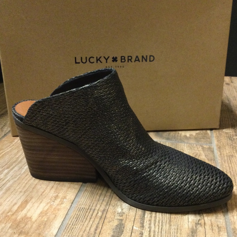 New w/ box Lucky Brand Larsson heeled boot sz 8 - black w/ gold metallic accent
